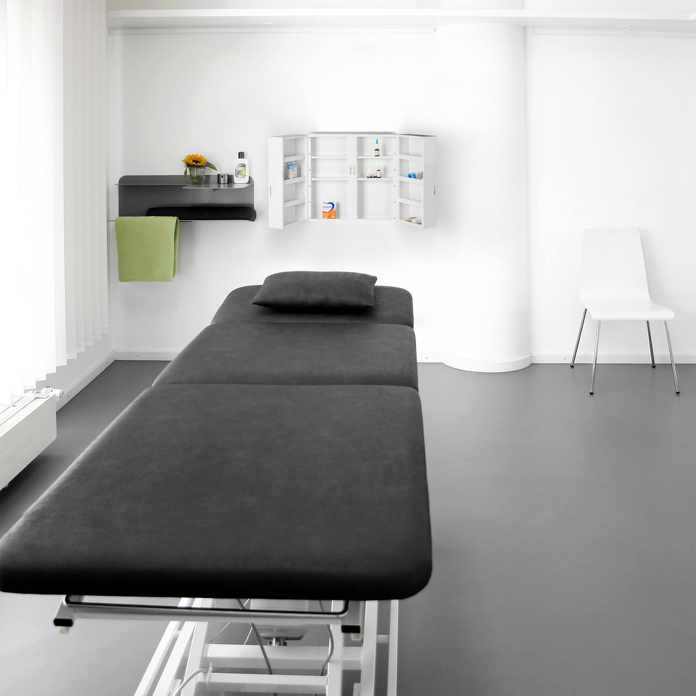 Relaxdays Medizinschrank, abschließbar, 11 Fächer, Stahl, HBT: 53 x 53 x 21,5 cm, Doppeltür, Medikamentenschrank, weiß