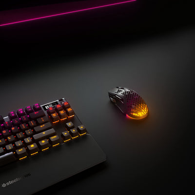SteelSeries Aerox 5 Wireless – RGB Gaming-Mouse mit Öffnungen in der Oberfläche – Federleichtes, wasserabweisendes Design – 9 Tasten – Bluetooth/2,4 GHz – Optischer TrueMove Air-Sensor mit 18.000 DPI