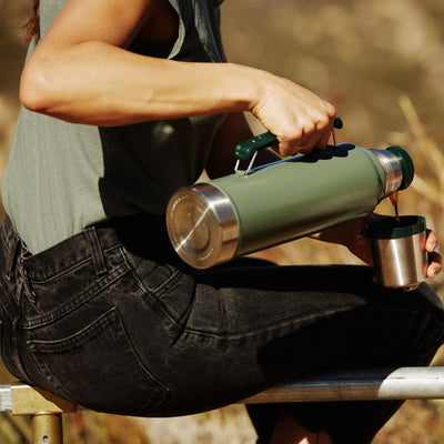 Stanley Classic Legendary Thermosflasche 1L - Thermos Hält 24 Stunden Heiß oder Kalt - Edelstahl Thermoskanne - BPA-Frei - Spülmaschinenfest - Bottomland