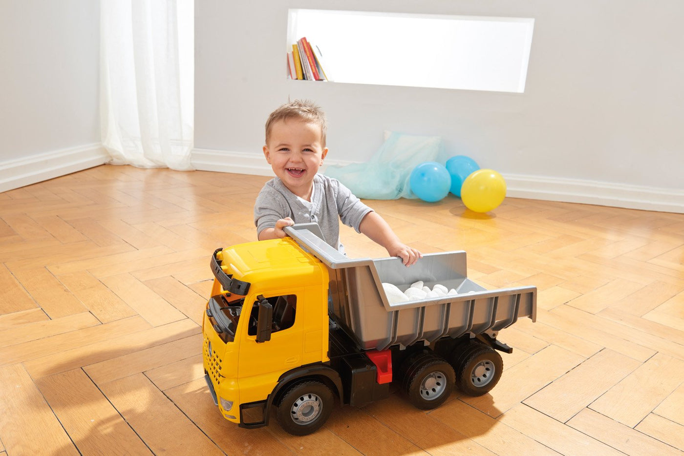 Lena 2064 - Starke Riesen Muldenkipper Arocs, 150 Kg Tragkraft, Circa 63 cm, Gelb, Schwarz und Silber