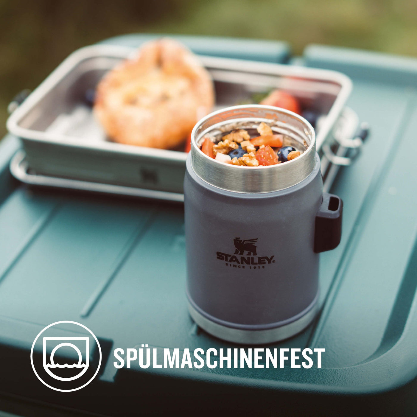 Stanley Classic Legendary Thermobehälter für Essen mit Göffel 400 ml - Hält 7 Stunden Heiß oder Kalt - Edelstahl Warmhaltebehälter Essen - BPA-Frei - Spülmaschinenfest - Charcoal
