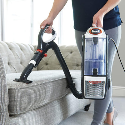 Shark Staubsauger 0,83L mit Anti-Hair-Wrap-Technologie, DuoClean- Staubsauger mit Powered Lift-Away und Polster- & Fugendüsen, 8m Netzkabel, Kohle/Orange NZ801EU, 29-30