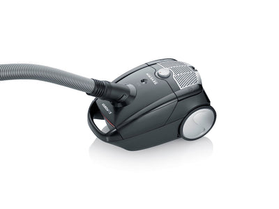 SEVERIN Staubsauger mit Beutel, kompakter & leiser Bodenstaubsauger für Teppich - & Hartböden, 750 W, Soft-Sound-Bodendüse, 8 m Reichweite, schwarz, BC 7030