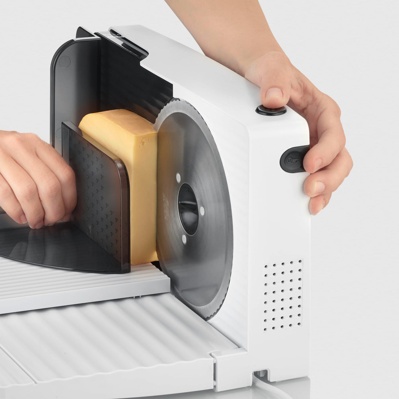 SEVERIN Allesschneider für Brot, Aufschnitt oder Käse, Brotschneidemaschine mit stufenlos einstellbarer Schnittstärke, Aufschnittmaschine mit Fingerschutz, weiß-schwarz, AS 3912