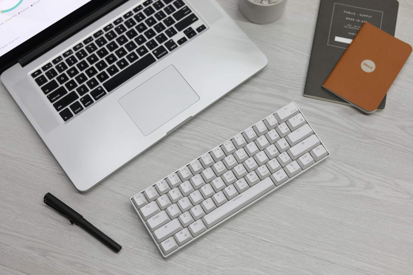 RK ROYAL KLUDGE RK61 Mechanische Gaming-Tastatur, kabellos, 60%, ultrakompakt, mit blauem Clicky-Schalter, kompatibel für die Verbindung mit Mehreren Geräten, Weiß