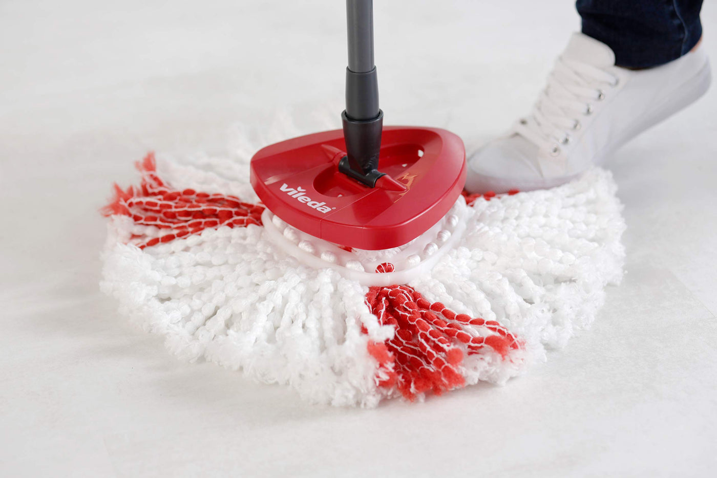 Vileda Turbo Mikrofaser Wischmopp und Eimer Set mit extra 2-in-1 Kopfersatz, Spin Mop zum Reinigen von Böden, Set aus 1x Mop, 1x Eimer und 1x Nachfüllpackung