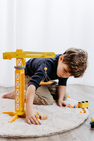 small foot Baukran mit Baustellenzubehör aus Holz, Spiel-Set für Kinder ab 3 Jahren, 12007