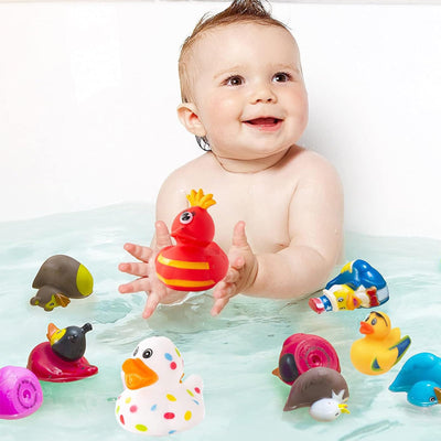 12 Stück Gummi Badeenten, Baby Bade Enten, Badeente Lustig Klein, Bunt Gummi Enten, Kinder Badewannenspielzeug, für Kinder, Babydusche, Kindergeburtstagpartys,Strand und im Pool (Skurrile Themen)
