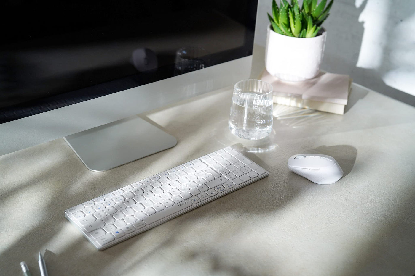 Rapoo 9700M kabelloses Tastatur-Maus Set Wireless Deskset 1600 DPI Sensor wiederaufladbarer Akku flaches Aluminium Design DE-Layout QWERTZ PC & Mac - weiß