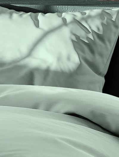 liebling Satin Bettwäsche grün, 1 x Bettbezug 135 x 200 cm + 1 x Kissenbezug 80 x 80 aus 100% seidig weicher Baumwolle, 60 Grad, Ökotex Made in Green