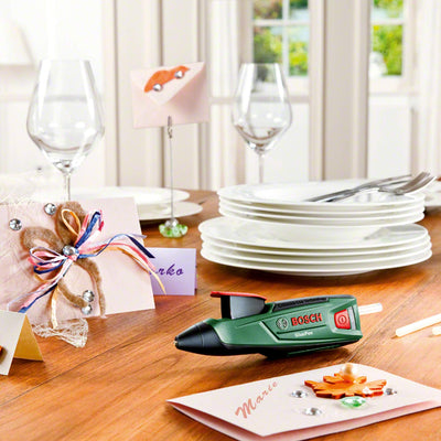 Bosch Akku Heißklebepistole GluePen (Micro USB Ladgerät, 4x Kleber Ultrapower, Karton, 3,6 Volt)