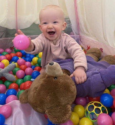 EKNA Spielbälle Ø 5,5cm - Bällebad Bälle 200 Stück - Bunte Auswahl für Bällebad-Pool - Plastikbälle Baby-Bälle Farben Hellgrün Hellblau Gelb Rosa Weiß Lila