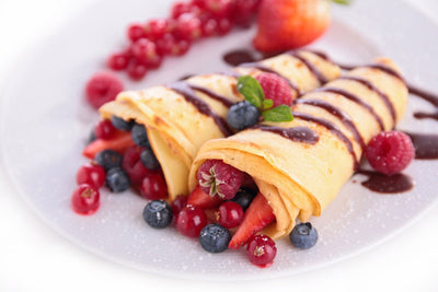 CASO CM 1300 - Crêpes Maker, extra große Backfläche (⌀ 33cm), hochwertige Antihaft‐Beschichtung, 8‐Hitzesstufen, praktischer Schieberegler, inkl. Teigverteiler und Crêpes‐Wender aus Holz