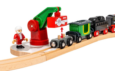 BRIO World 36014 Batterie-Dampflok Weihnachts-Set - Aus dem Schornstein der Lokomotive strömt kalter Wasserdampf - Großes Schienenlayout für eine Rundtour um den Weihnachtsbaum, empfohlen ab 3 Jahren