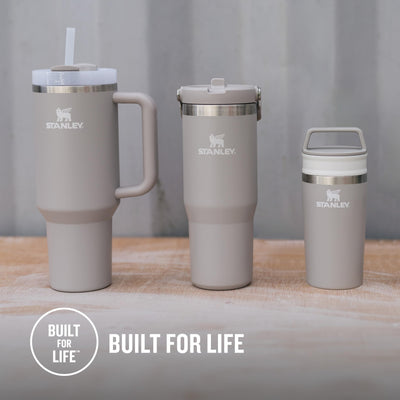 Stanley Quencher H2.0 FlowState Trinkflasche mit Strohhalm 1.2L - Thermobecher Kühlt 11 Stunden - 48 Stunden Eisgekühlt - Spülmaschinenfest - Thermosflasche BPA Frei - Kaffeebecher To Go - Ash