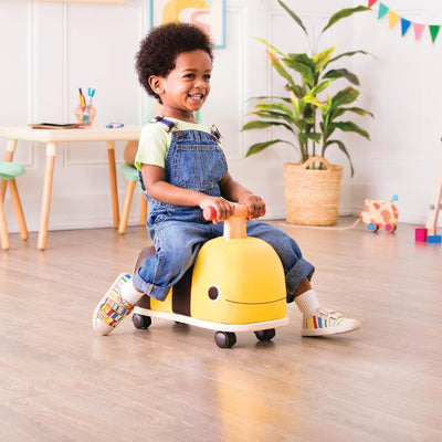 B. toys Rutschauto aus Holz – Rutscher Biene auf Rollen für Kinder und Babys, Kinderfahrzeug, Rutschfahrzeug, Babyrutscher, Spielzeug ab 18 Monaten, Gelb