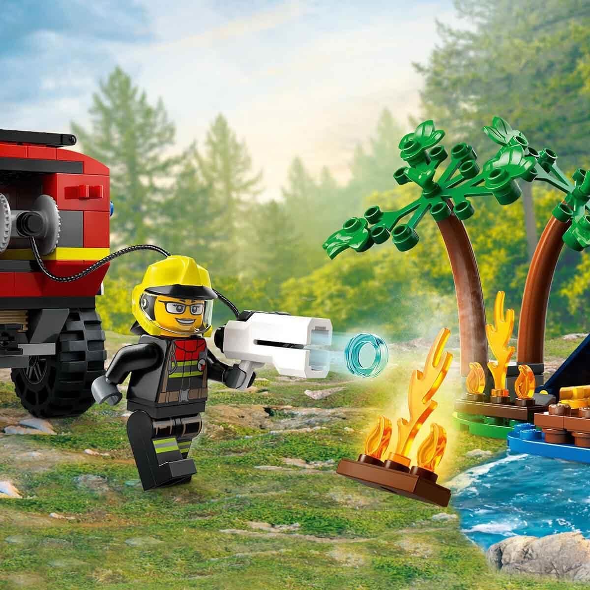 LEGO 60412 City Feuerwehrgeländewagen mit Rettungsboot, Offroad-Auto-Spielzeug für Kinder ab 5 Jahren, Rettungswagen mit Schlauchboot, Anhänger, Zelt und 3 Minifiguren, Geschenk für Jungs und Mädchen