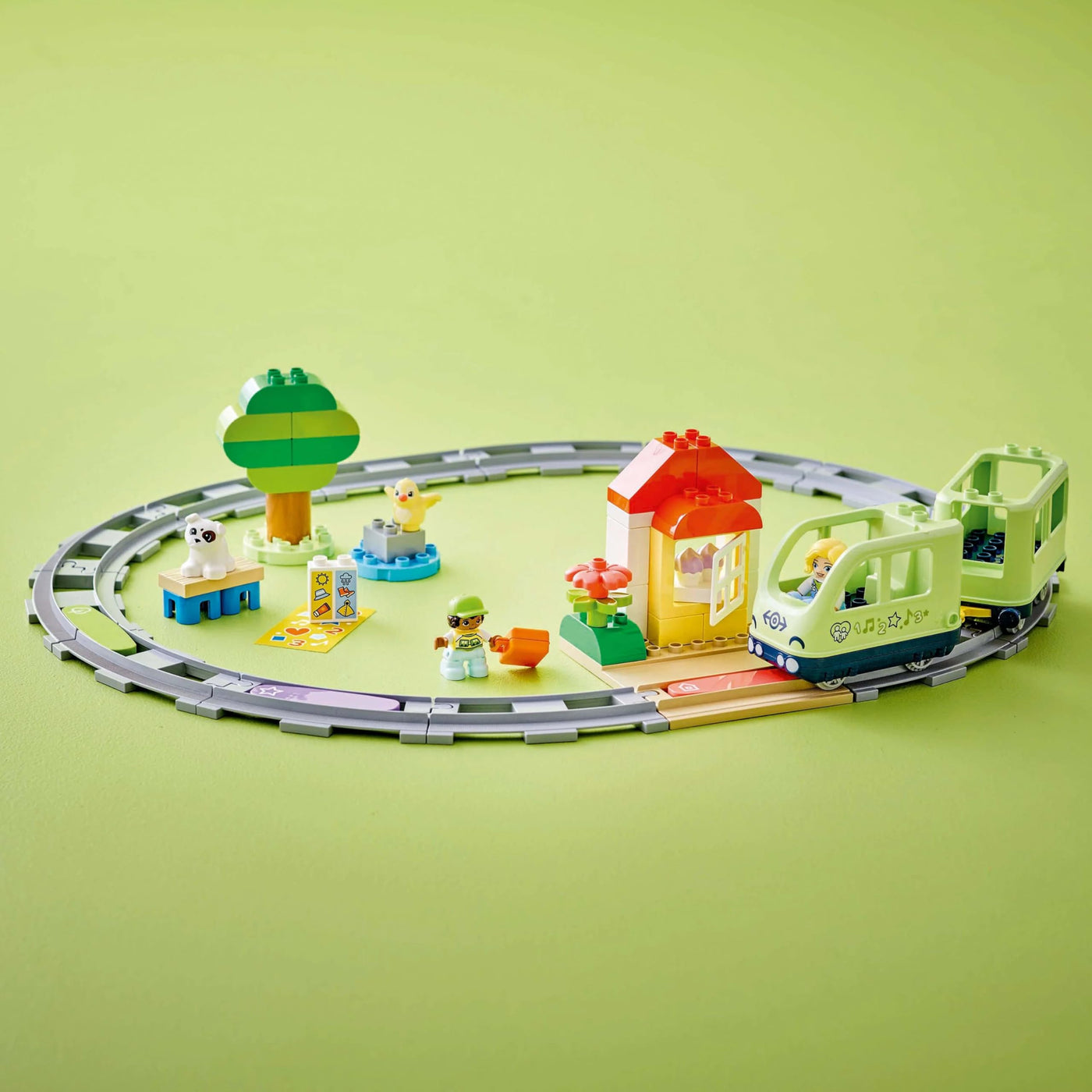 LEGO DUPLO Interaktive Abenteuer-Eisenbahn - Lernspielzeug für Kleinkinder ab 2 Jahren – 14 Gleisstücke, Aktionssteine mit Geräuschen und 4 Spielfiguren – Geschenkidee für Jungen & Mädchen - 10427