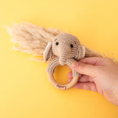 Bärenfreunde® - Personalisierter Beißring Baby - Niedlicher Greifling für Baby's ab 0 Monate - Babyrassel mit Name als Baby Geschenk für Mädchen und Jungen (Elefant,mit Name)