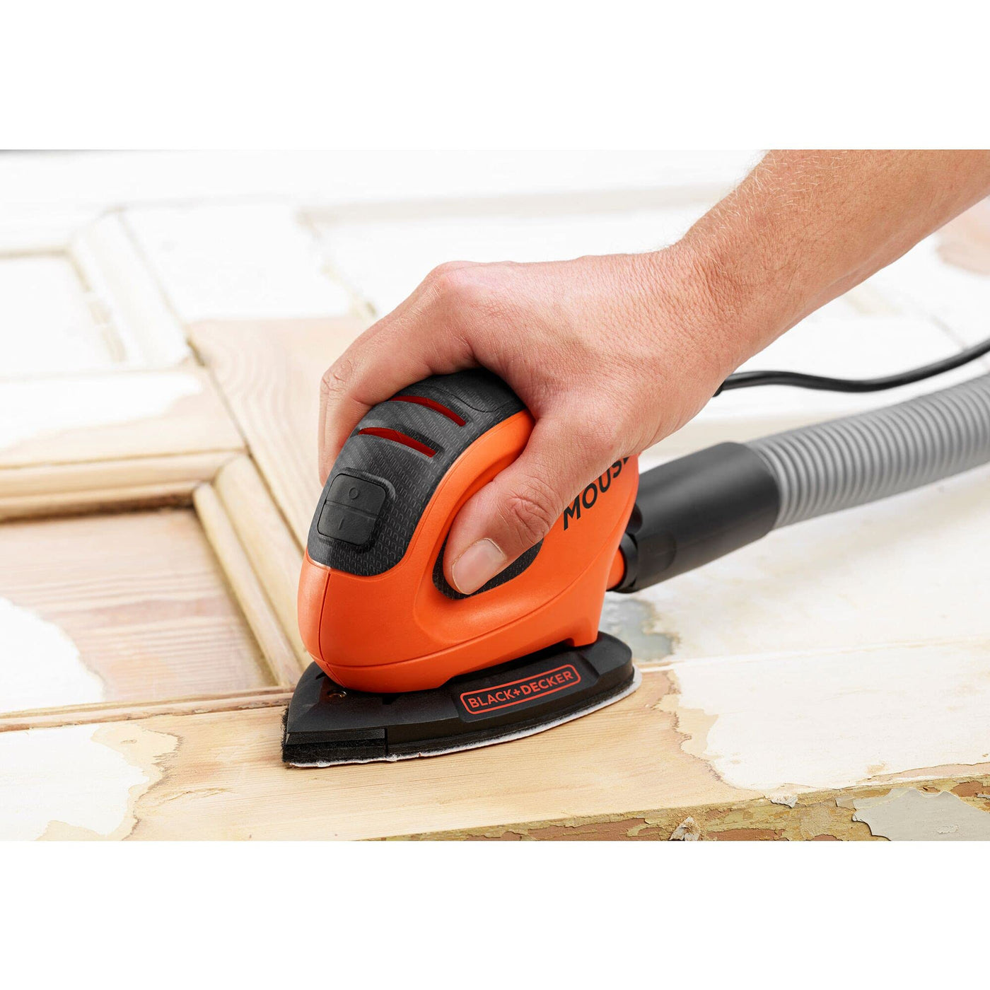 BLACK+DECKER Dreieckschleifer Mouse für staubfreies Schleifen (55 Watt Schleifmaschine, Schleifplatte 133 x 95 mm, Schleifen Polieren, inkl. Schleifpapiere + Fingerschleifpapier) BEW230BCA