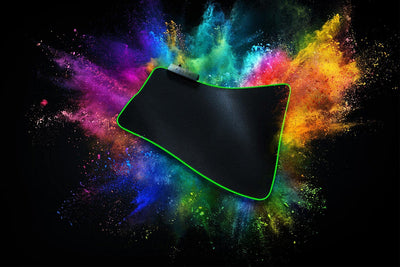Razer Goliathus Chroma - Weiche Gaming Maus-Matte mit RGB Beleuchtung (Kabelhalterung, Stoff-Oberfläche, rutschfest, gesteppter Rand, optimiert für alle Mäuse) Schwarz