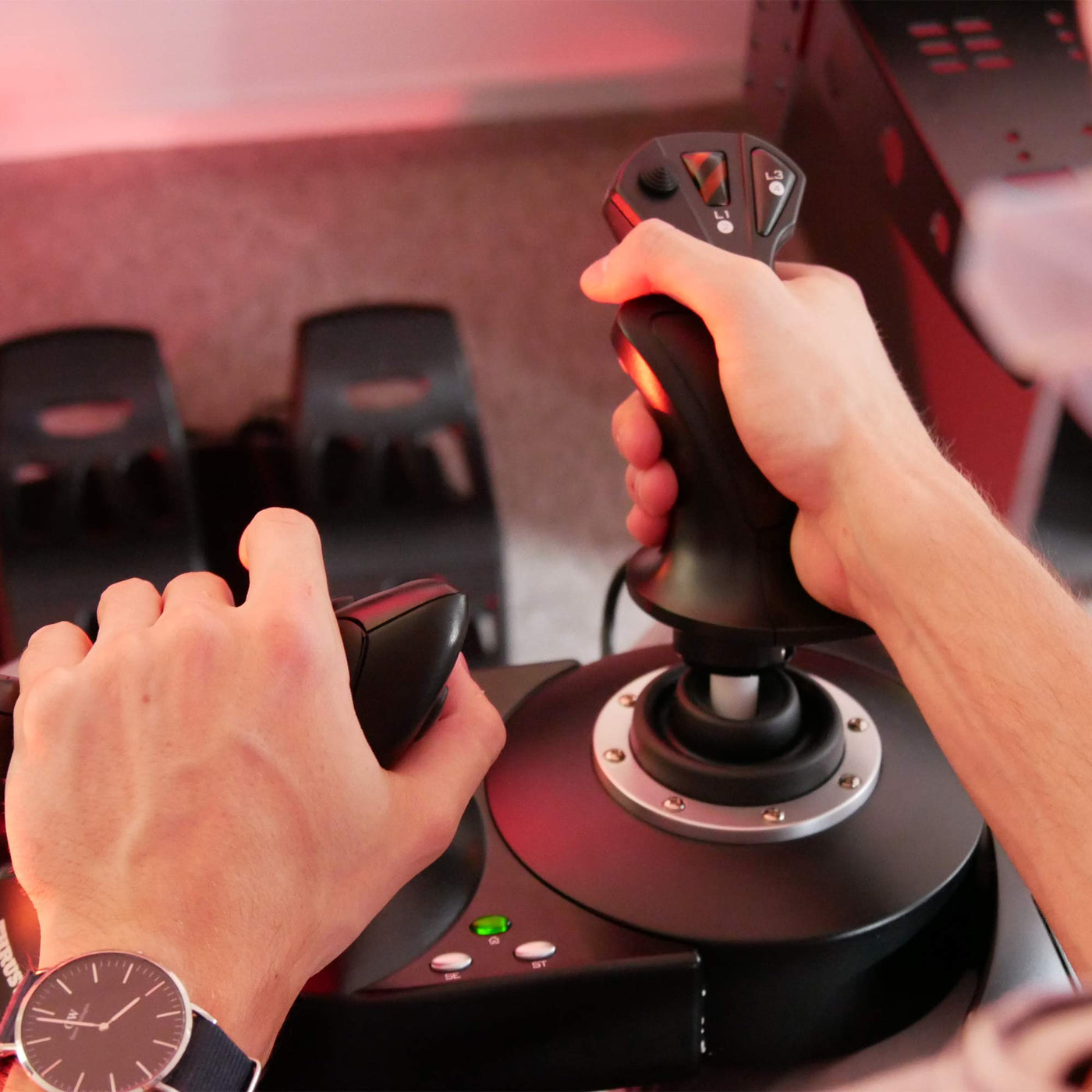 Thrustmaster T.Flight Hotas X – Hochleistungs-Joystick für realistisches Flugerlebnis | Kompatibel mit PC
