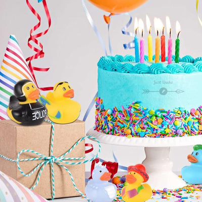 12 Stück Gummi Badeenten, Baby Bade Enten, Badeente Lustig Klein, Bunt Gummi Enten, Kinder Badewannenspielzeug, für Kinder, Babydusche, Kindergeburtstagpartys,Strand und im Pool (Skurrile Themen)