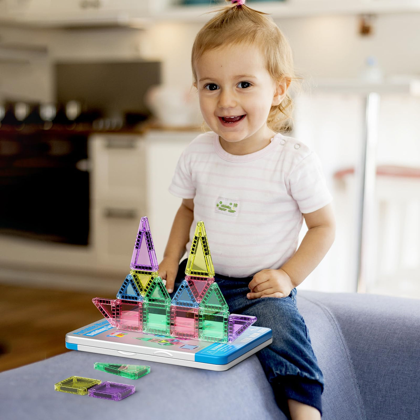 Magnetische Tiles Konstruktion Set 42pcs Reisespielzeug für Kinder Tragbar Reisen MINI Magnetische Fliesen Spielzeug Magnetische Baukasten Montessori Spielzeug Geschenk für 3+ Jahre Kleinkinder