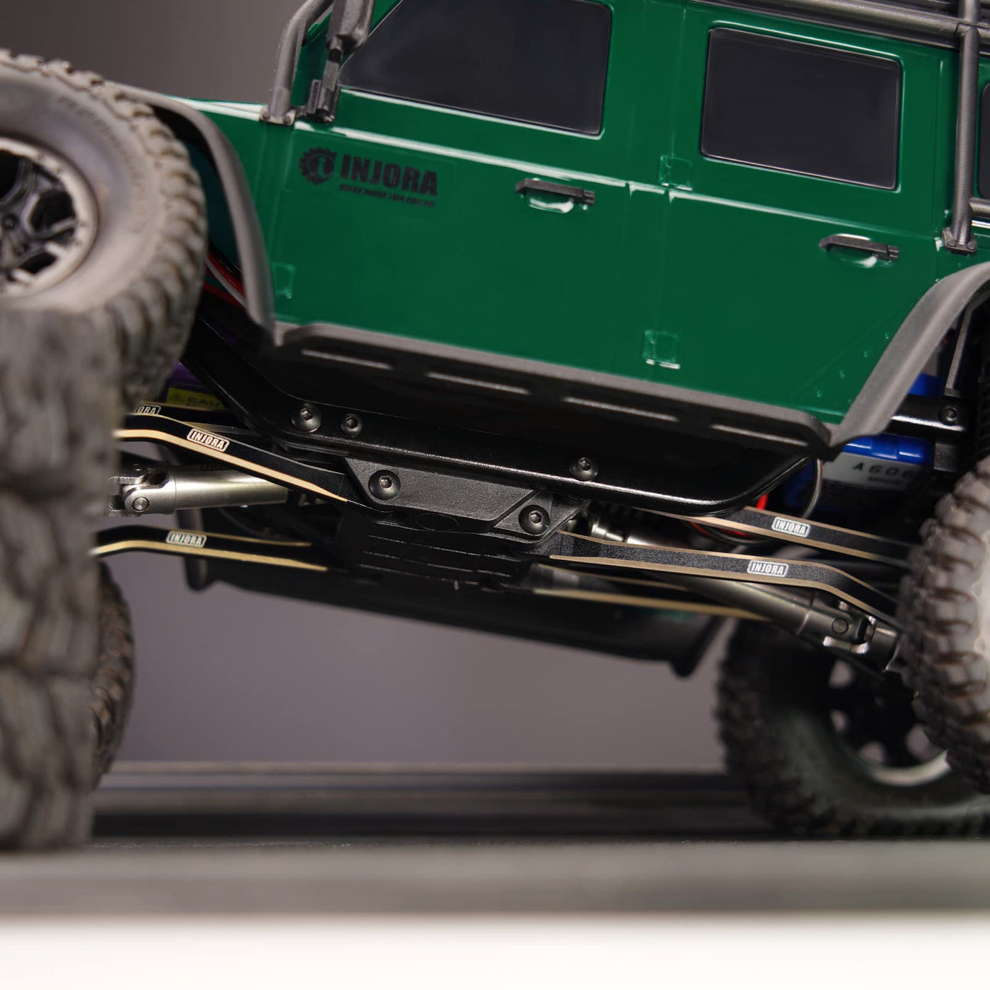 INJORA Chassis Lenker Sat mit Hoher Bodenfreiheit Messing Schwarze Beschichtung Link für 1/18 TRX4M Defender Bronco Upgrade Parts RC Crawler Tuning, 48g