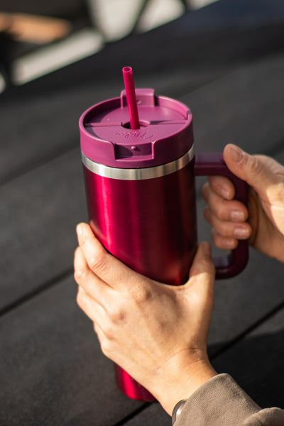 Milu Thermobecher 1200ml mit Strohhalm und Henkel 48h Eis/24h kalt/12h heiß Edelstahl Tumbler 40oz mit Griff Isolierbecher to go Isolierflasche Trinkflasche doppelwandig isoliert (Berry, 1,2L)