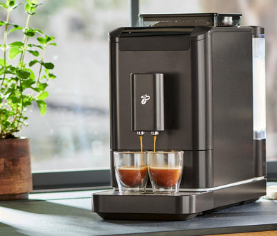 Tchibo Kaffeevollautomat Esperto2 Caffè mit 2-Tassen-Funktion für Caffè Crema und Espresso, Granite Black - INKLUSIVE Kaffeeprobierset GRATIS