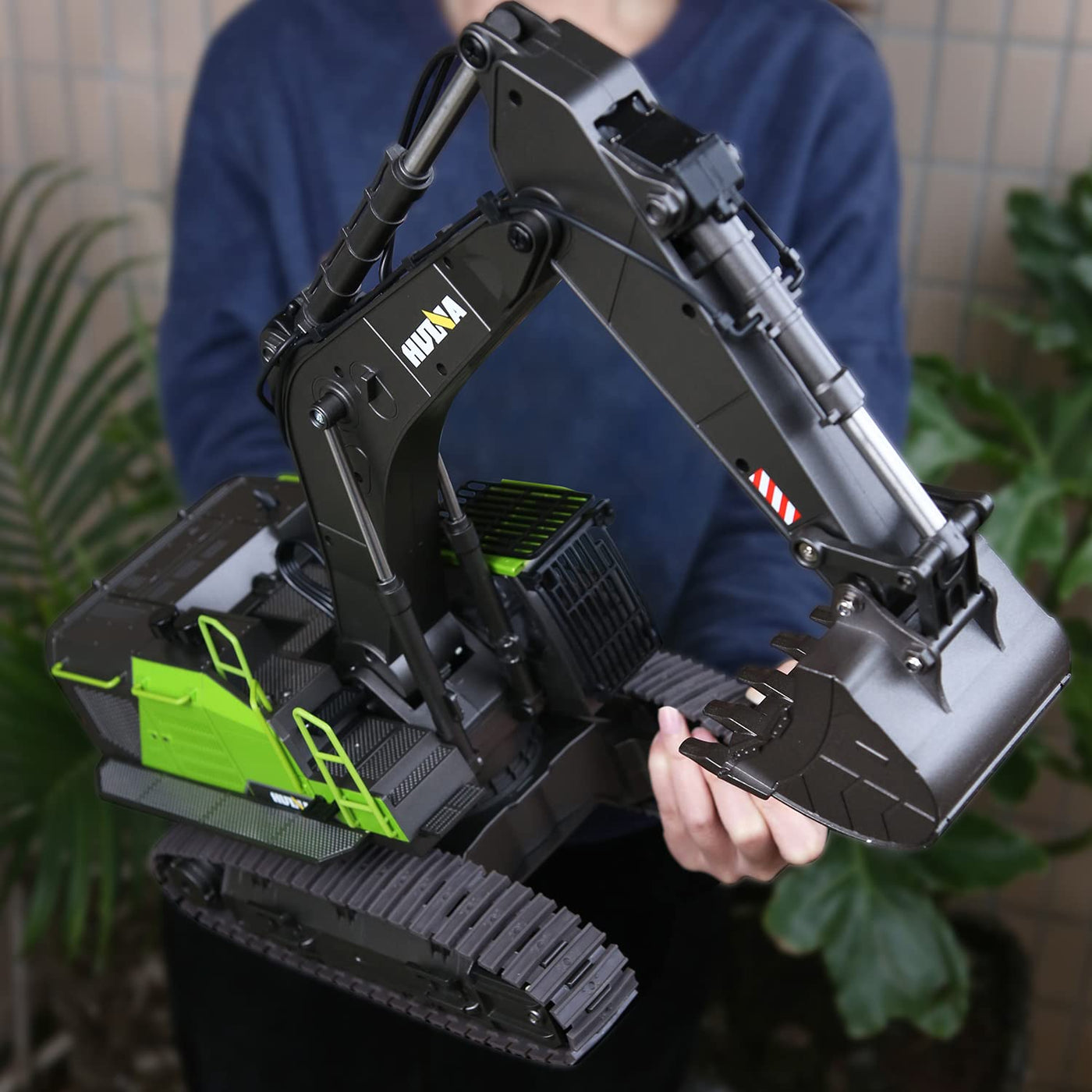 Generisch Huina 1593 Ferngesteuertes Baggerspielzeug, RC-Bagger-Sandkasten mit voll funktionsfähiger Bagger-Fernbedienung und Metallschaufel, ferngesteuert, mit Akku und Ladegerät, 2 Akkus, 3 Aufsätze