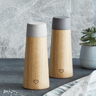 SPRINGLANE Salz & Pfeffermühle 2er Set aus Eichenholz & Beton, Gewürzmühle, Chilimühle, Verstellbares Keramikmahlwerk, Unbefüllt, Skandinavisches Design