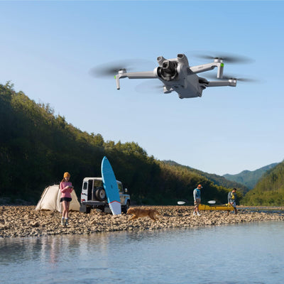 DJI Mini 3 (DJI RC) – Leichte, Faltbare Mini Drohne mit Kamera 4K HDR, unter 249g, 38 Min Flugzeit, Vertikalaufnahmen, 3-Achsen-Gimbal, 10 km HD-Übertragung, Windresistent, Automatische Rückkehr, C0