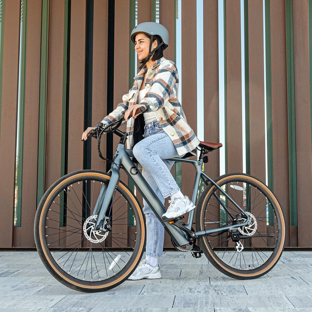 Cecotec Elektro-Stadtfahrrad Sprint Silver, 250W, 28-Zoll-Räder, 70 km Reichweite, 360 Wh Batterie, Shimano Altus 8-Gang-Schaltung und Doppel-Hydraulikbremsscheiben