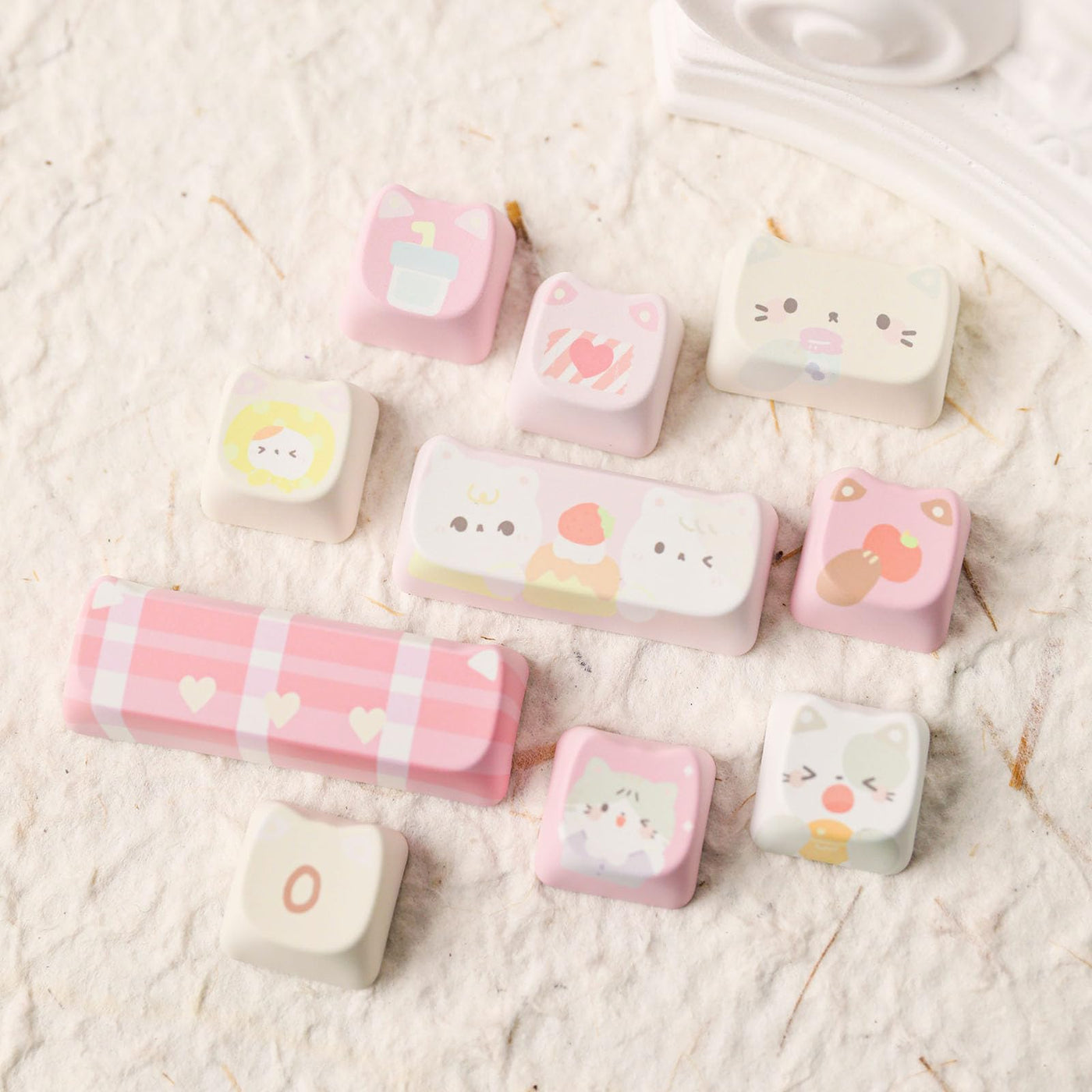 KiiBoom x Maorbeng Meow Meow Squad Tastenkappen-Set, Farbstoff-Sublimation PBT, Mao-Profil, 142 Tasten, benutzerdefinierte Tastenkappen für ANSI-Layout, MX-Schalter mechanische Gaming-Tastatur