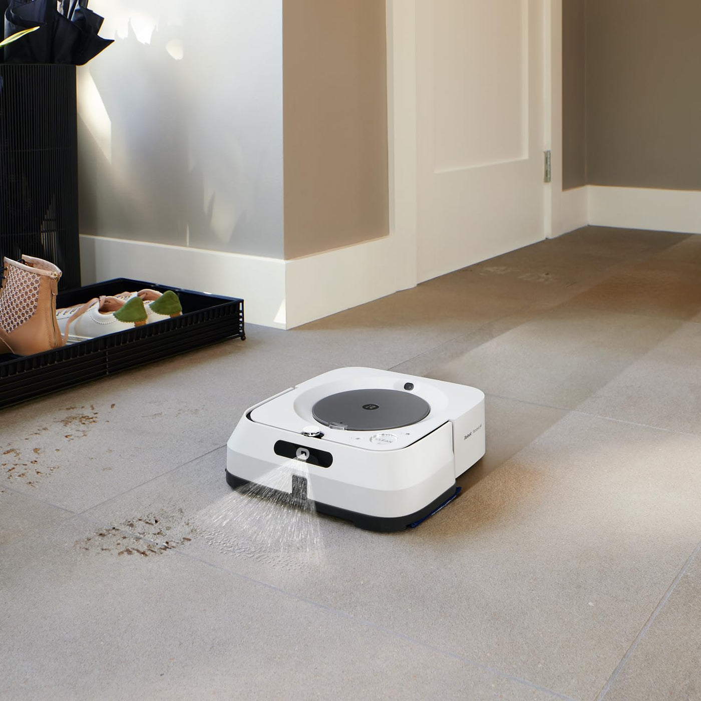 iRobot Braava Jet m6 (m6138) Wischroboter mit Präzisions-Sprühstrahl, Nasswischen und Trockenfegen, Kompatibel mit Sprachassistenten, koppelbar mit Roomba, WLAN, Farbe: weiß/Silber