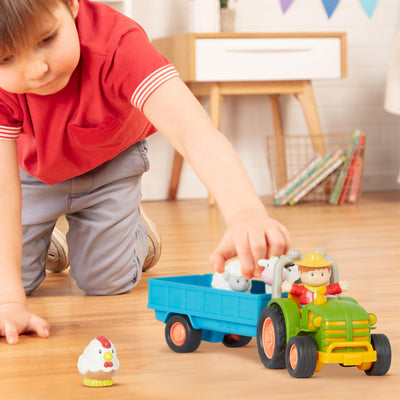 Battat Traktor Spielzeug mit Anhänger, Bauernhoftieren, Bauer, Licht, Musik, Traktor- und Tiergeräuschen – Bauernhof Spielzeug, Lernspielzeug für Kinder ab 18 Monaten