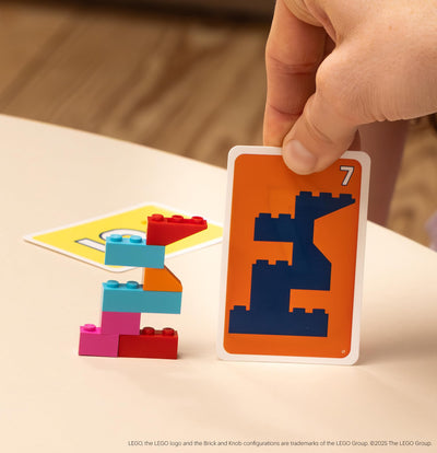 Asmodee Brick Like This! Das offizielle Lego-Partyspiel - Schnelles, lustiges Bauspiel für Familien, Kinder, Jugendliche und Erwachsene – 15 Minuten, für 2-8 Spieler ab 7 Jahren, Deutsch Version