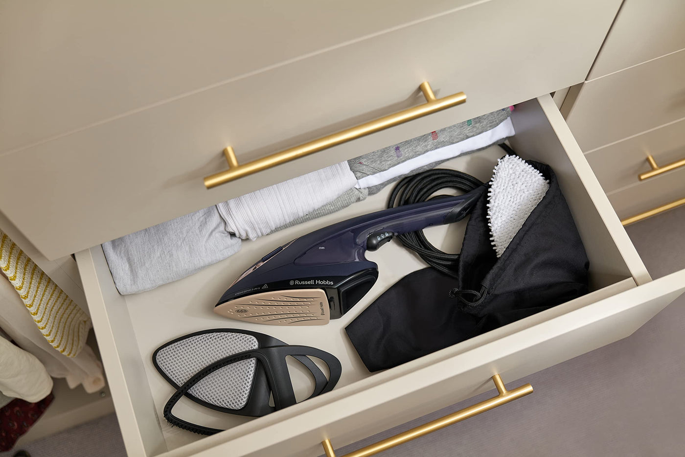 Russell Hobbs Dampfbügeleisen Multi [Dampfglätter & Bügeleisen] Steam Genie 2-in-1 (1700W, 20g/min Dampf, Hitzebeständige Tasche, 3 Aufsätze: Kleidung, Vorhänge, Polstermöbel) Reisebügeleisen 28370-56