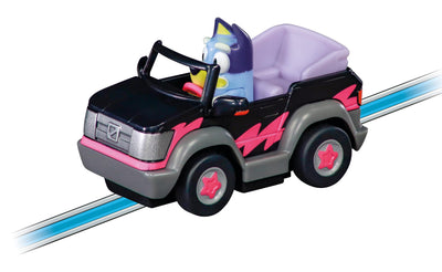 Carrera Bluey & Bingo Race 2,4m Rennstrecken-Set I 2 ferngesteuerte Fahrzeuge mit Bluey und Bingo I mit Handregler & Streckenteilen I Spielzeug für Kinder ab 3 Jahren