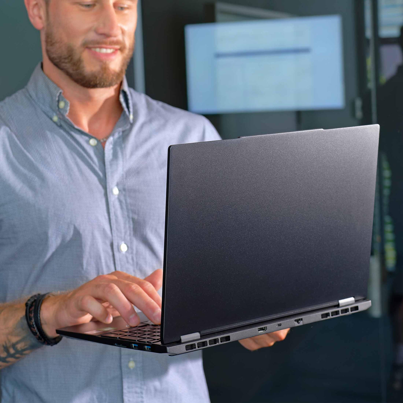 JodaBook Pro X S15 | 15,3" WQXGA 120Hz | Core Ultra 155H | RAM: 64GB (DDR5) | SSD: 4TB | Aluminium Gehäuse | beleuchtete Tastatur | Windows 11 Pro | Office 2024 Pro | Rucksack