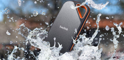 SanDisk Extreme PRO Portable SSD 2 TB (externe SSD, NVMe-SSD-Performance, 2,5 Zoll, 2.000 MB/s Lesen und Schreiben, AES-Verschlüsselung, IP65-Wasser- und -Staubschutz) grau