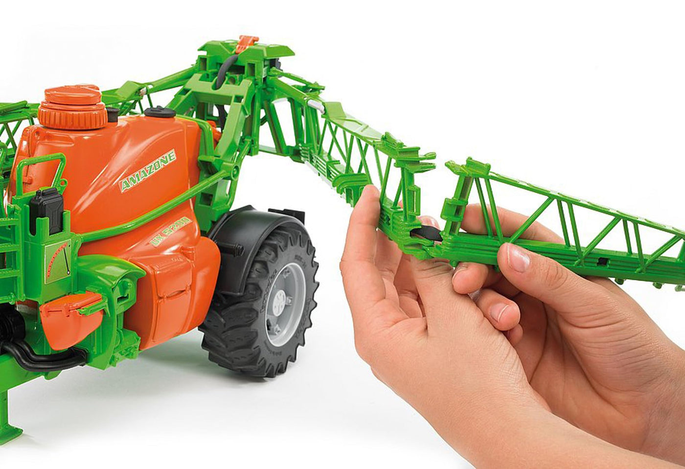 bruder 02207 - Amazone Anhängefeldspritze UX 5200-1:16 Bauernhof, Landwirtschaft, Feldarbeit, Maschine, Anhänger, Spritze