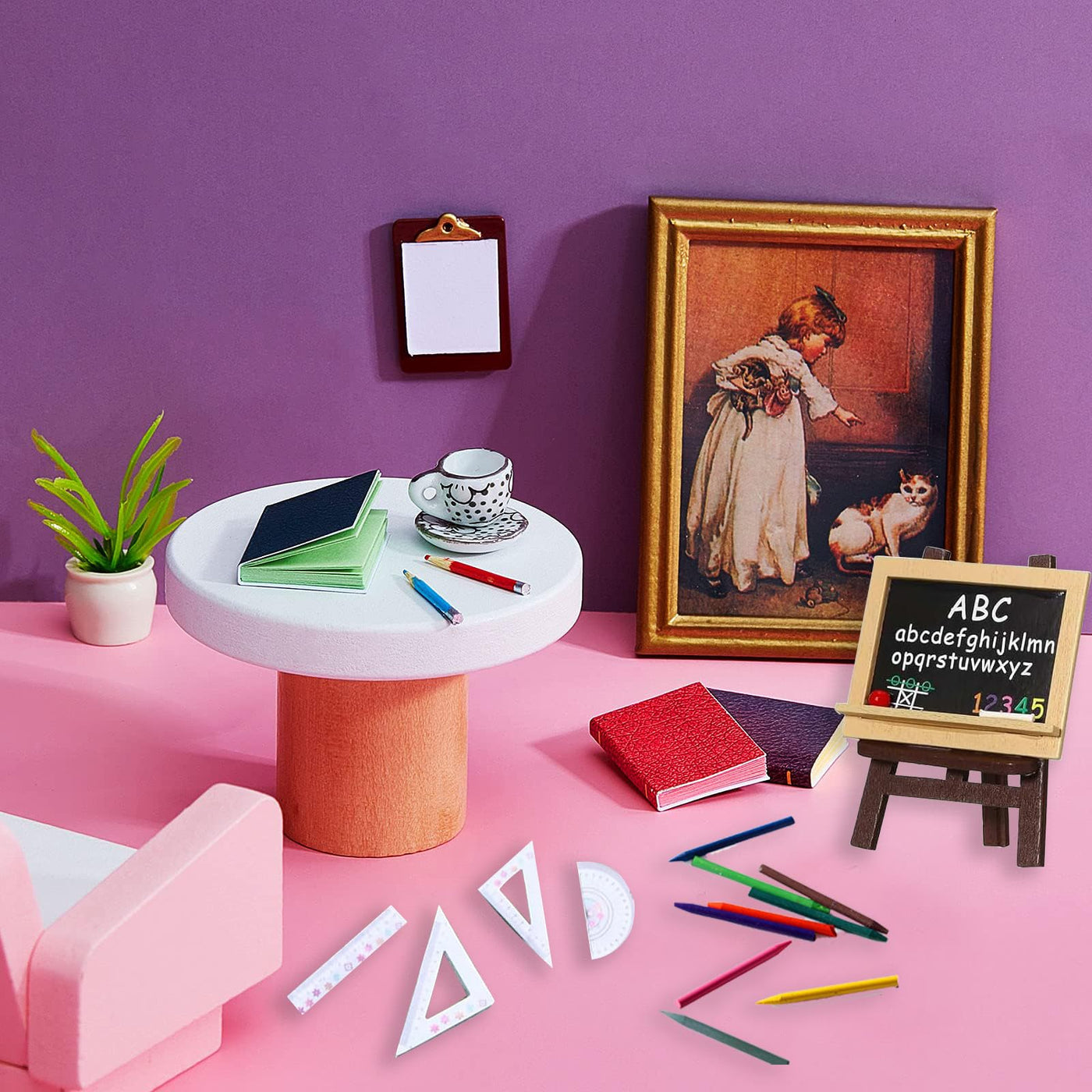 Miniatur Wichtel Zubehör,24Stück 1:12 Weihnachten Mini Puppenhaus Zubehör 1/12 Miniaturpuppe Schulbedarf Wichtelzubehör Deko Buch Klemmbrett Buntstift Set,für Dollhouse DIY Weihnachts Geschenk