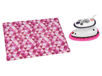 SEMPLIX Bügel Set – Bügelunterlage mit rutschhemmender Rückseite 30 x 40 cm/Mini Bügeleisenablage 10,5 x 15,5 cm/Minibügeleisen von Prym (Beere/rosa)
