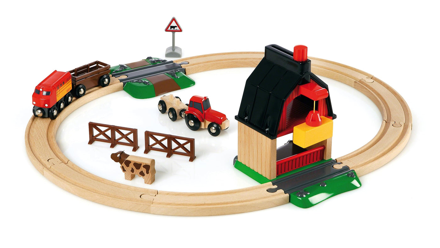 BRIO World 33719 Bahn Bauernhof Set - Holzeisenbahn mit Bauernhof, Tieren und Holzschienen - Kleinkinderspielzeug empfohlen ab 3 Jahren