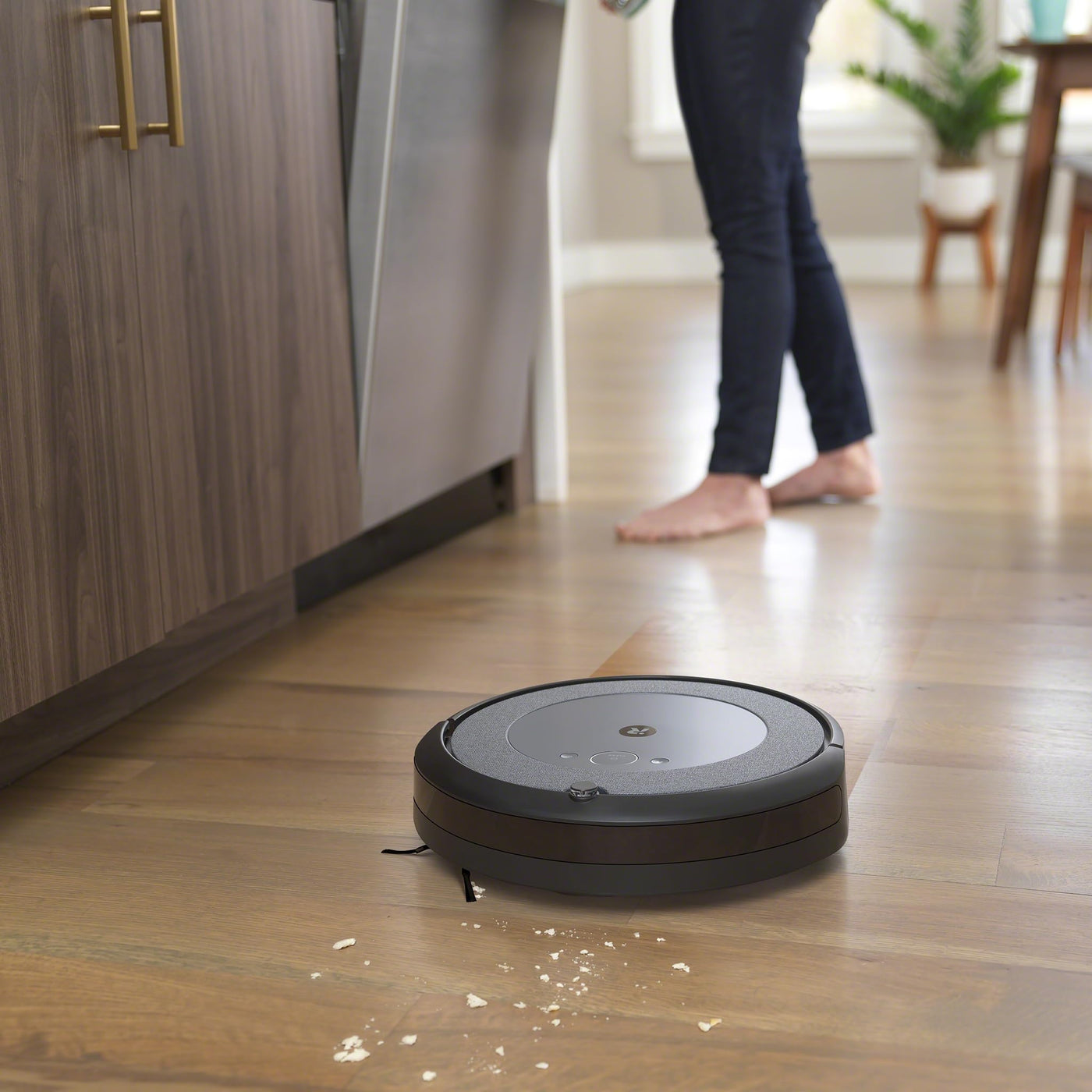 iRobot Roomba Combo i5 (i5172) Saug- und Wischroboter, WLAN-fähig, intelligente Navigation, 2 Gummibürsten für alle Böden, Reinigung nach Raum, Kompatibel mit Sprachassistenten, Farbe: Cool