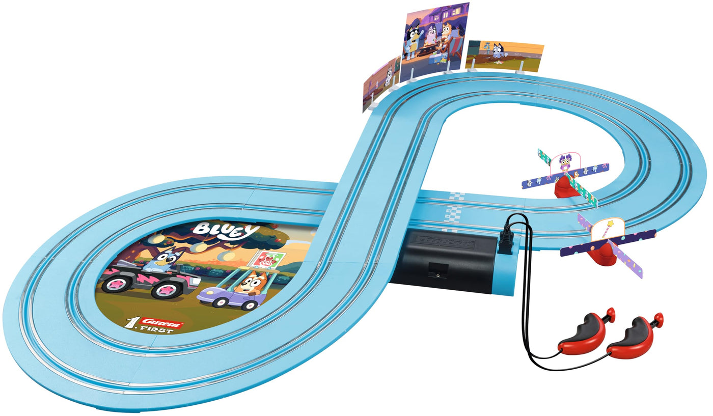 Carrera Bluey & Bingo Race 2,4m Rennstrecken-Set I 2 ferngesteuerte Fahrzeuge mit Bluey und Bingo I mit Handregler & Streckenteilen I Spielzeug für Kinder ab 3 Jahren