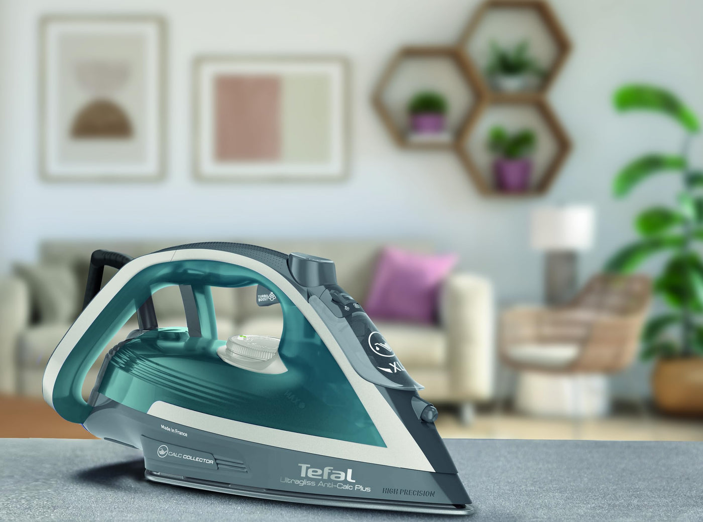 Tefal Dampfbügeleisen Ultragliss Plus, 2800 W, abnehmbarer Kalk-Kollektor, kratzfeste Bügelsohle, 50 g/Min. Dampfabgabe, 260 g/Min. Dampfstoß, Abschaltautomatik, türkis/grau, FV6842
